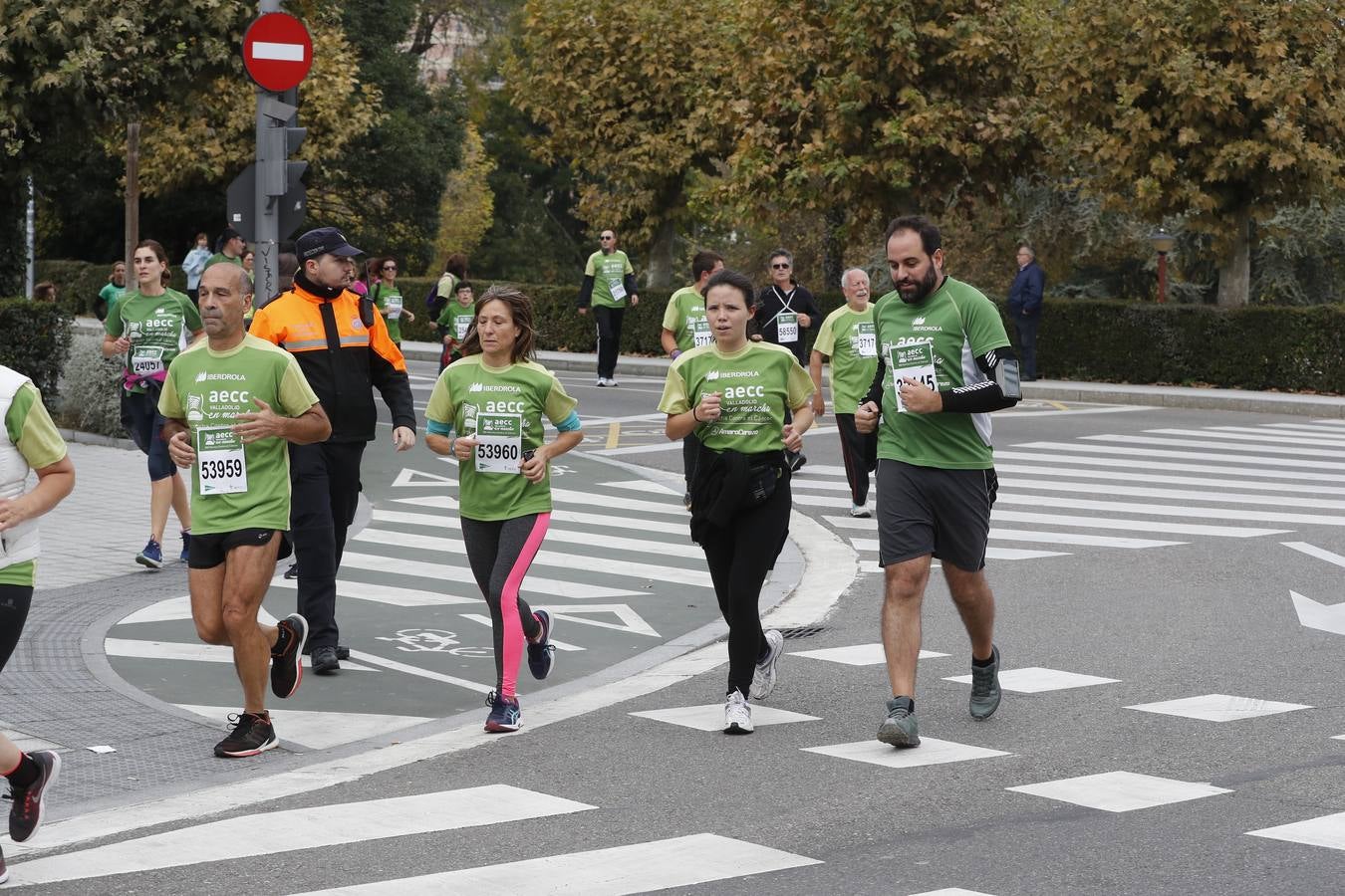 Participantes de la marcha contra el cáncer. 