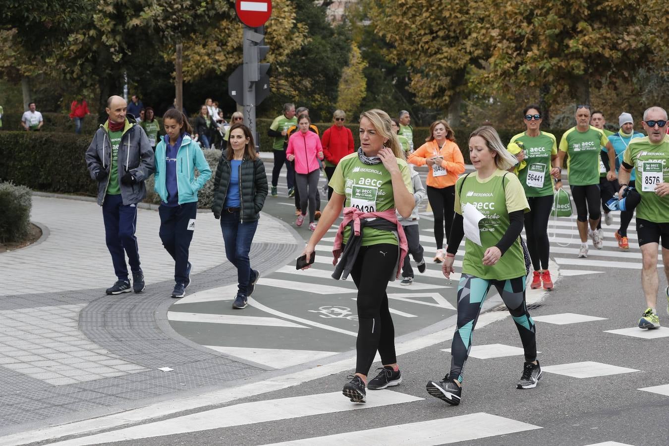 Participantes de la marcha contra el cáncer. 