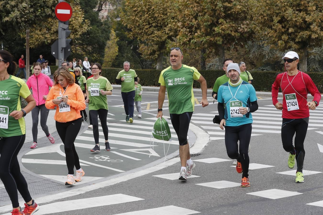 Participantes de la marcha contra el cáncer. 