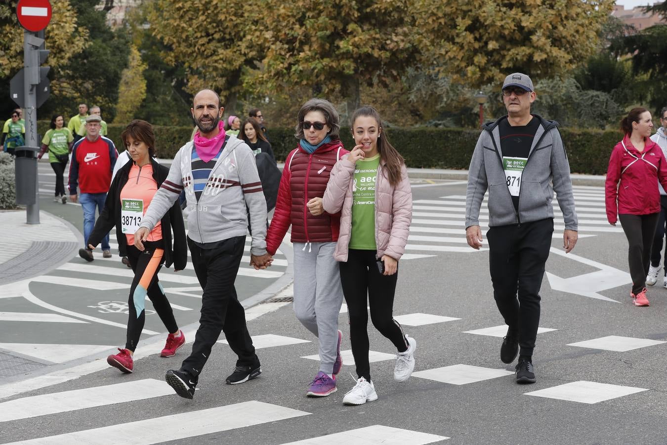 Participantes de la marcha contra el cáncer. 