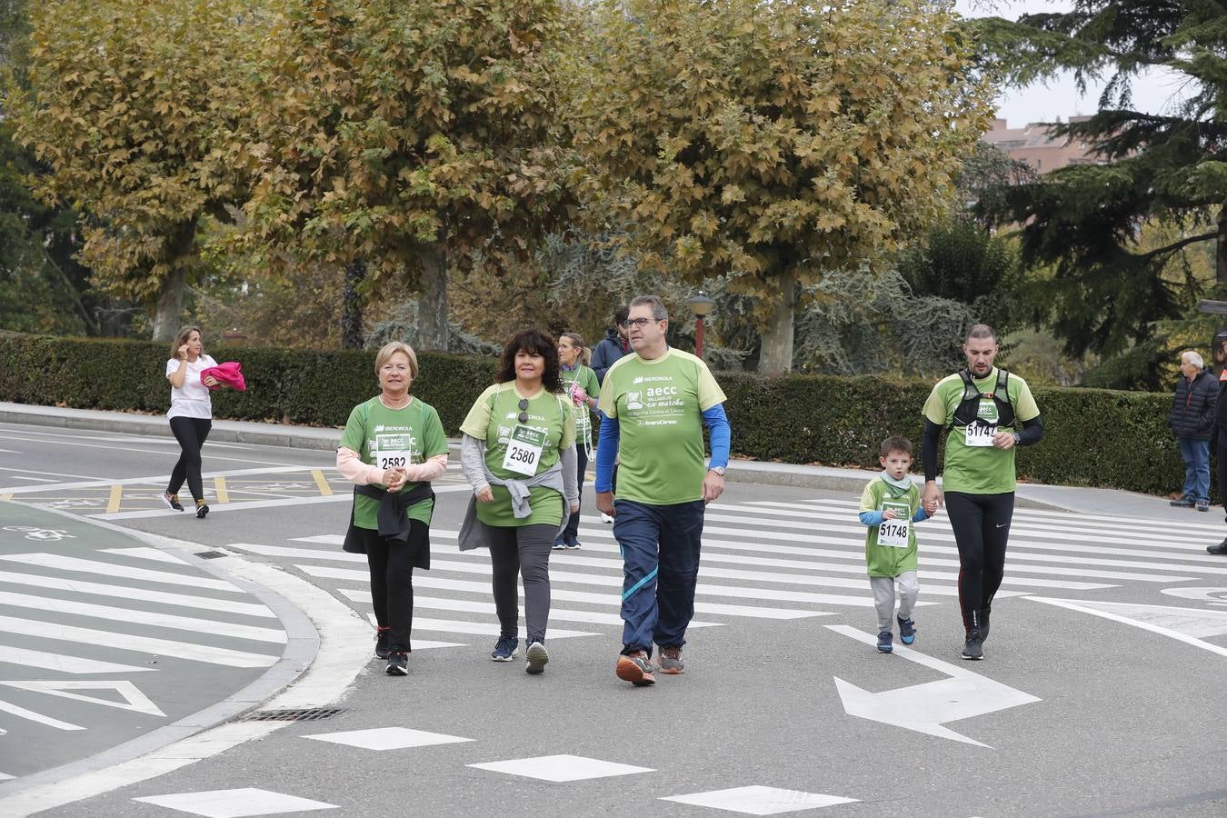 Participantes de la marcha contra el cáncer. 