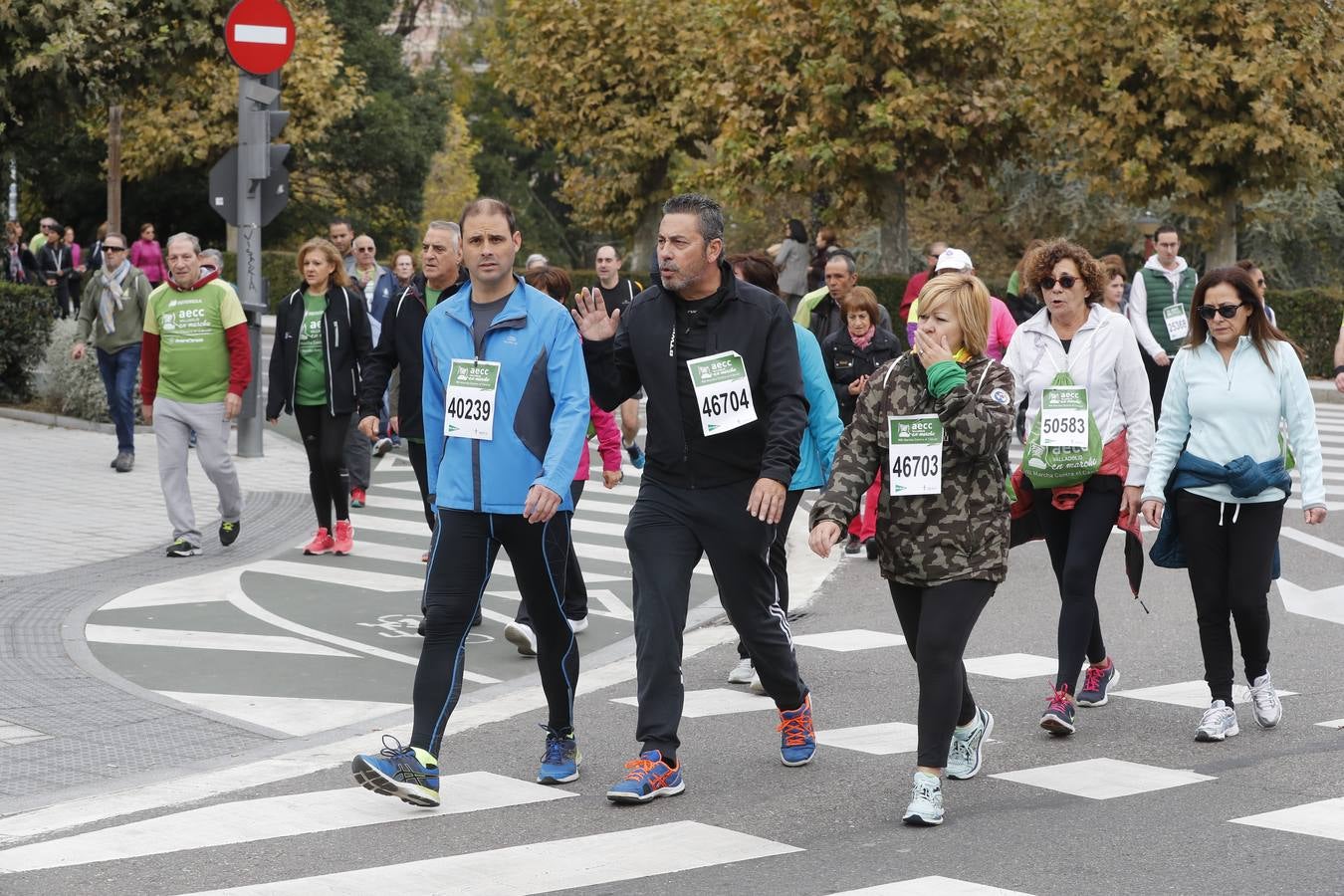 Participantes de la marcha contra el cáncer. 