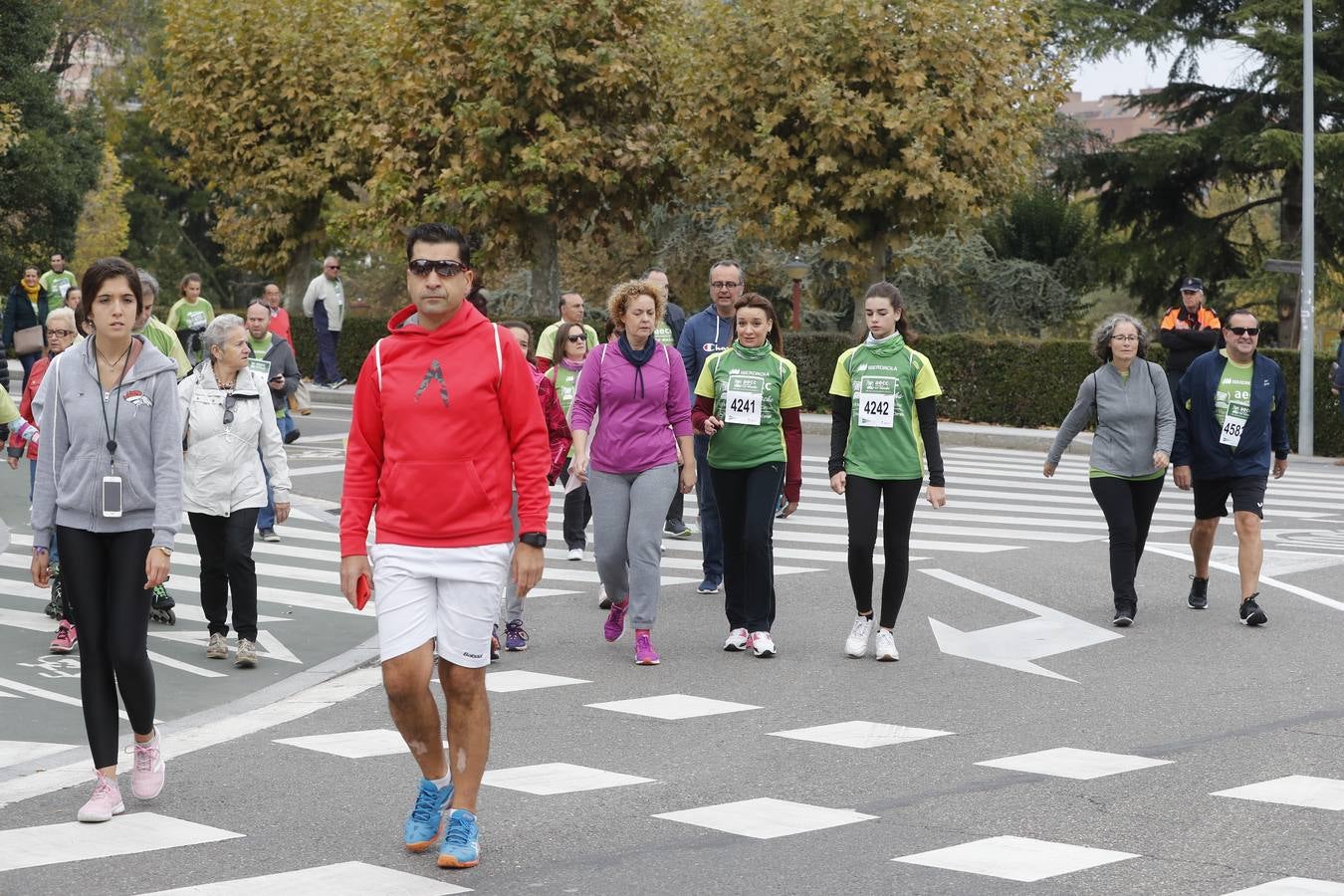 Participantes de la marcha contra el cáncer. 