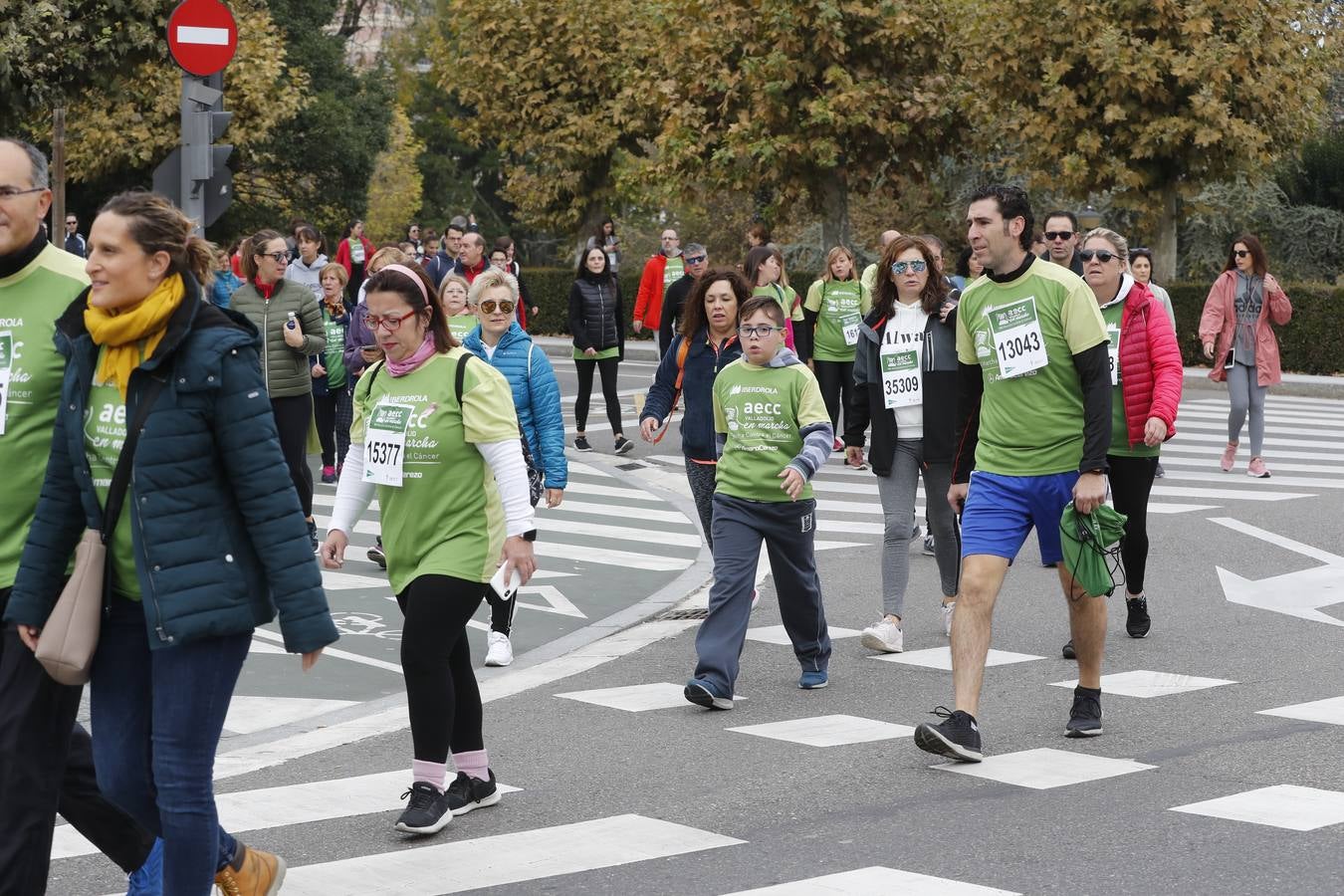 Participantes de la marcha contra el cáncer. 