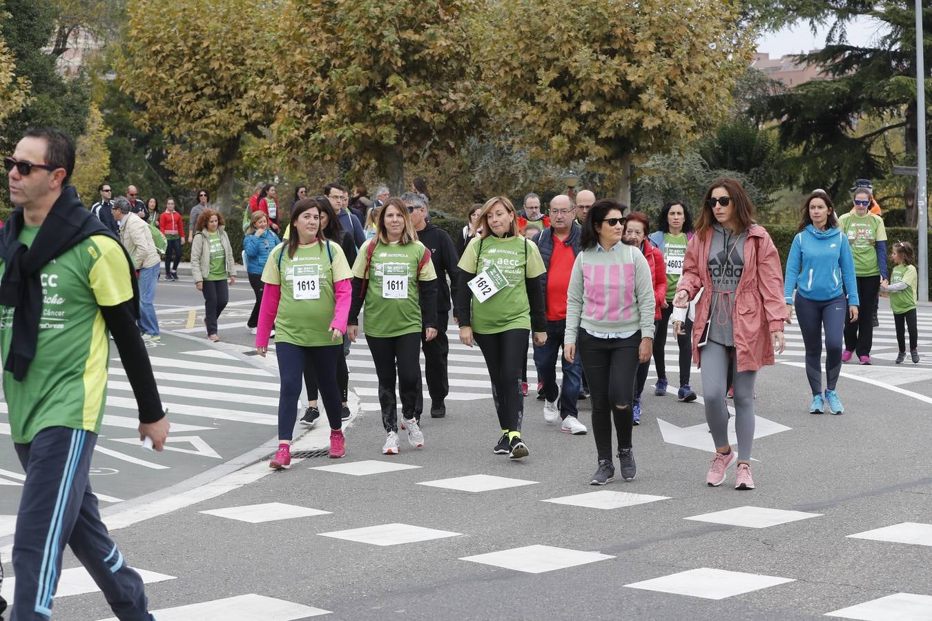 Participantes de la marcha contra el cáncer. 