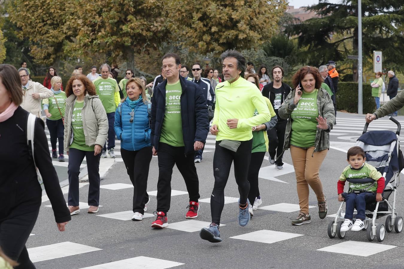 Participantes de la marcha contra el cáncer. 