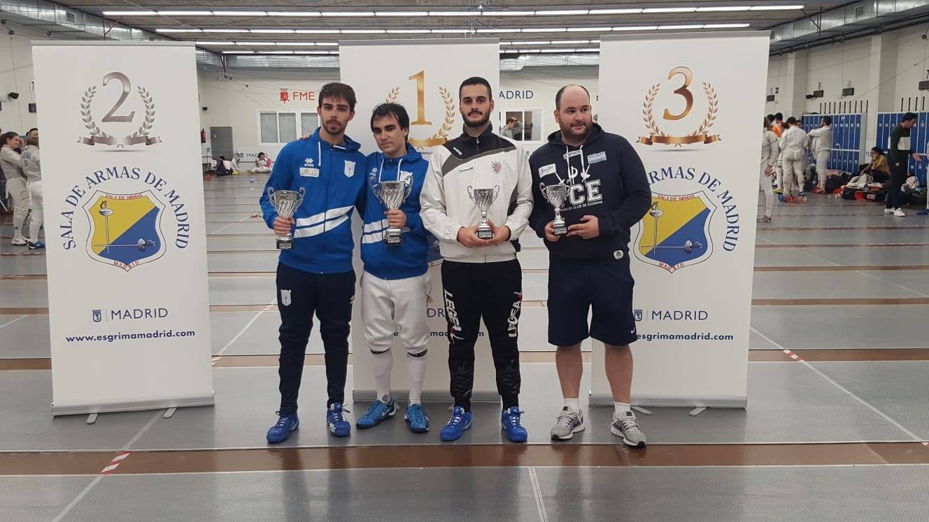 Fernando Casares, a la derecha, como tercero en el podio del Torneo de Ranking de Madrid. 