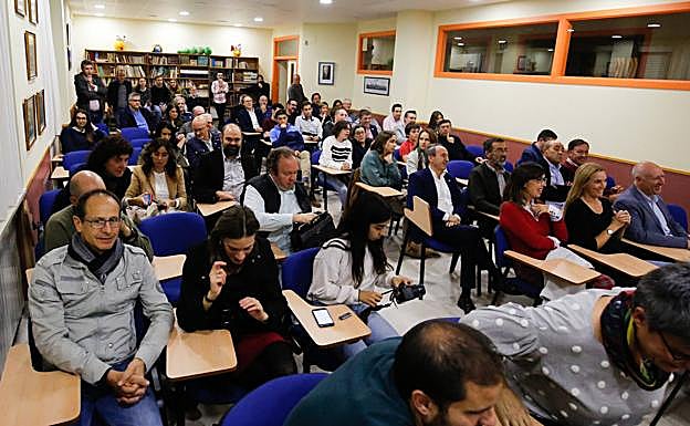 Asistentes al acto de presentación. 