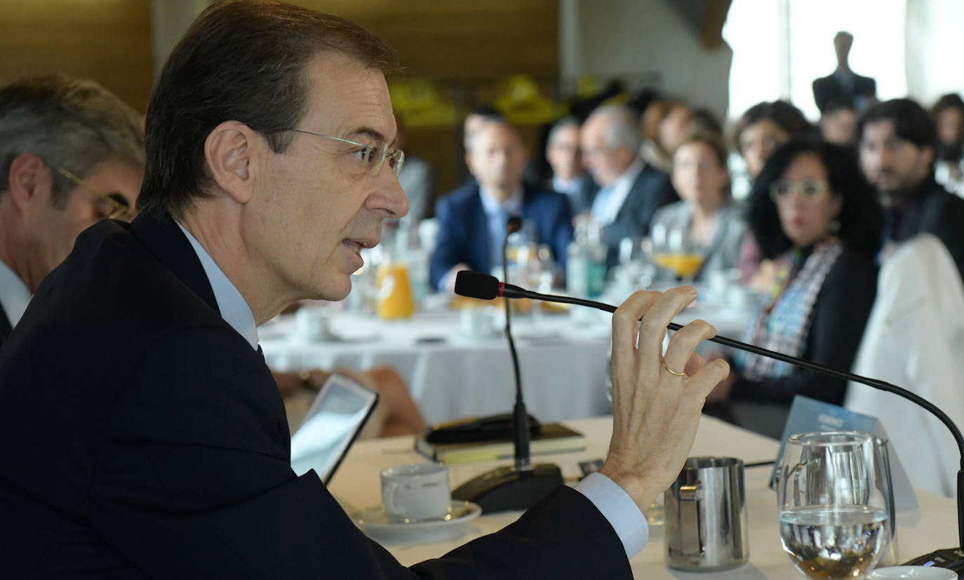 El consejero de Empleo e Industria, Germán Barrios, ha protagonizado la sesión matutina del Foro Económico de El Norte de Castilla. El acto se ha celebrado en el Pabellón de Cristal del Museo de la Ciencia de Valladolid este martes 29 de octubre.