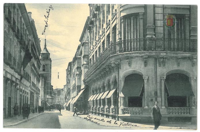 El proyecto, aprobado por el Ayuntamiento en 1900, se encargó al arquitecto Emilio Baeza Eguiluz | Las obras finalizaron en mayo de 1902 | En 1913, el edificio dejó de ser arrendado para pasar a propiedad del Círculo, que lo adquirió por 460.000 pesetas; al año siguiente se incorporó la planta baja y en abril de 1915 se inauguraron de manera oficial sus salones