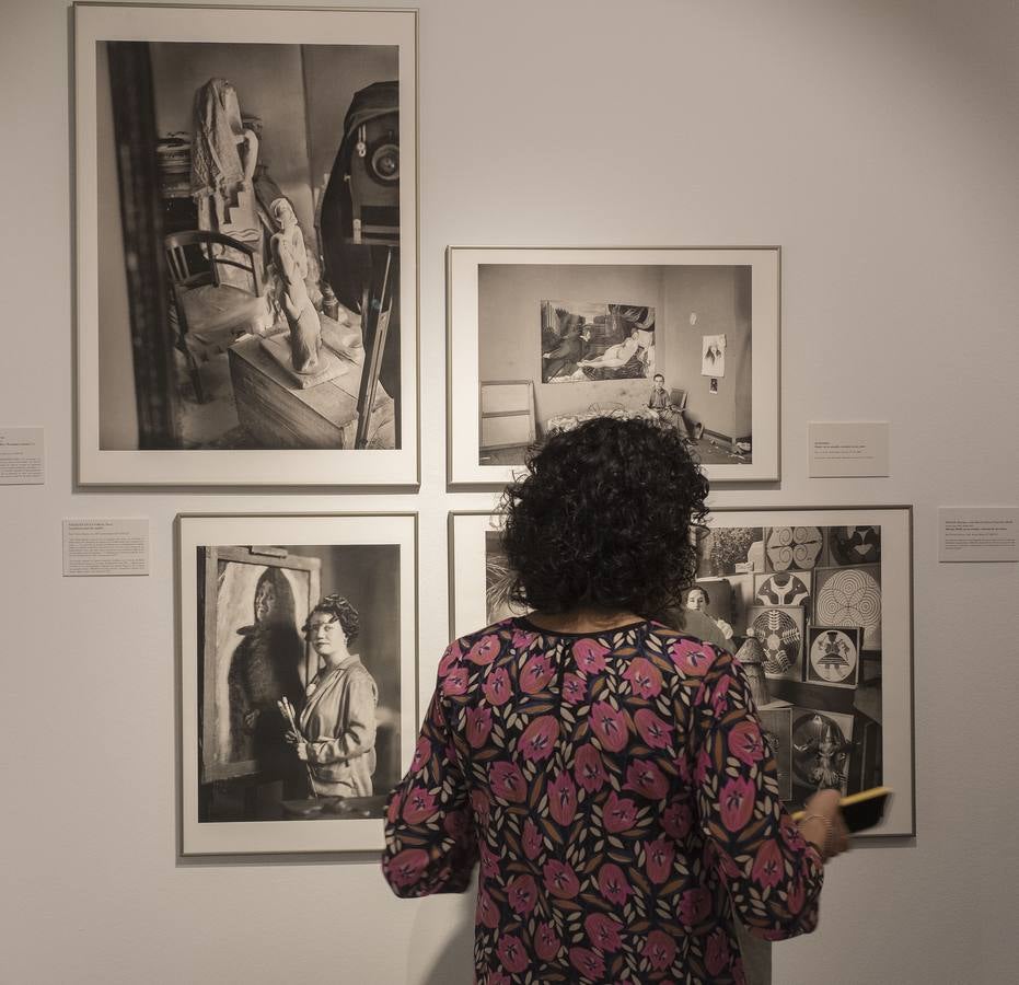 La exposición que acoge la Casa de Cervantes de Valladolid hasta el 12 de enero de 2020, plasma el ambiente de los estudios donde crearon artistas españoles desde la última década del siglo XIX hasta los años cincuenta del siglo XX, a través de 45 fotografías del archivo de Mariano Moreno y su hijo Vicente, adquirido en 1955 por el Instituto del Patrimonio Cultural de España