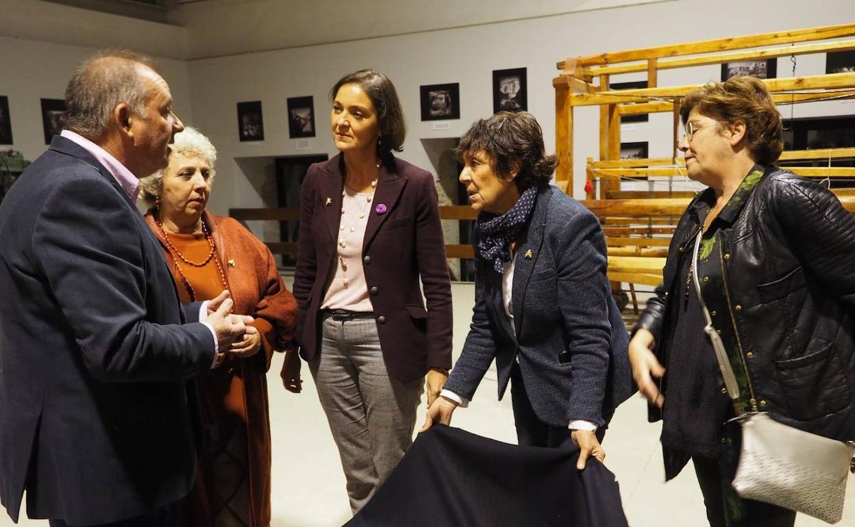Visita de Reyes Maroto al museo textil de Béjar en la tarde de ayer.