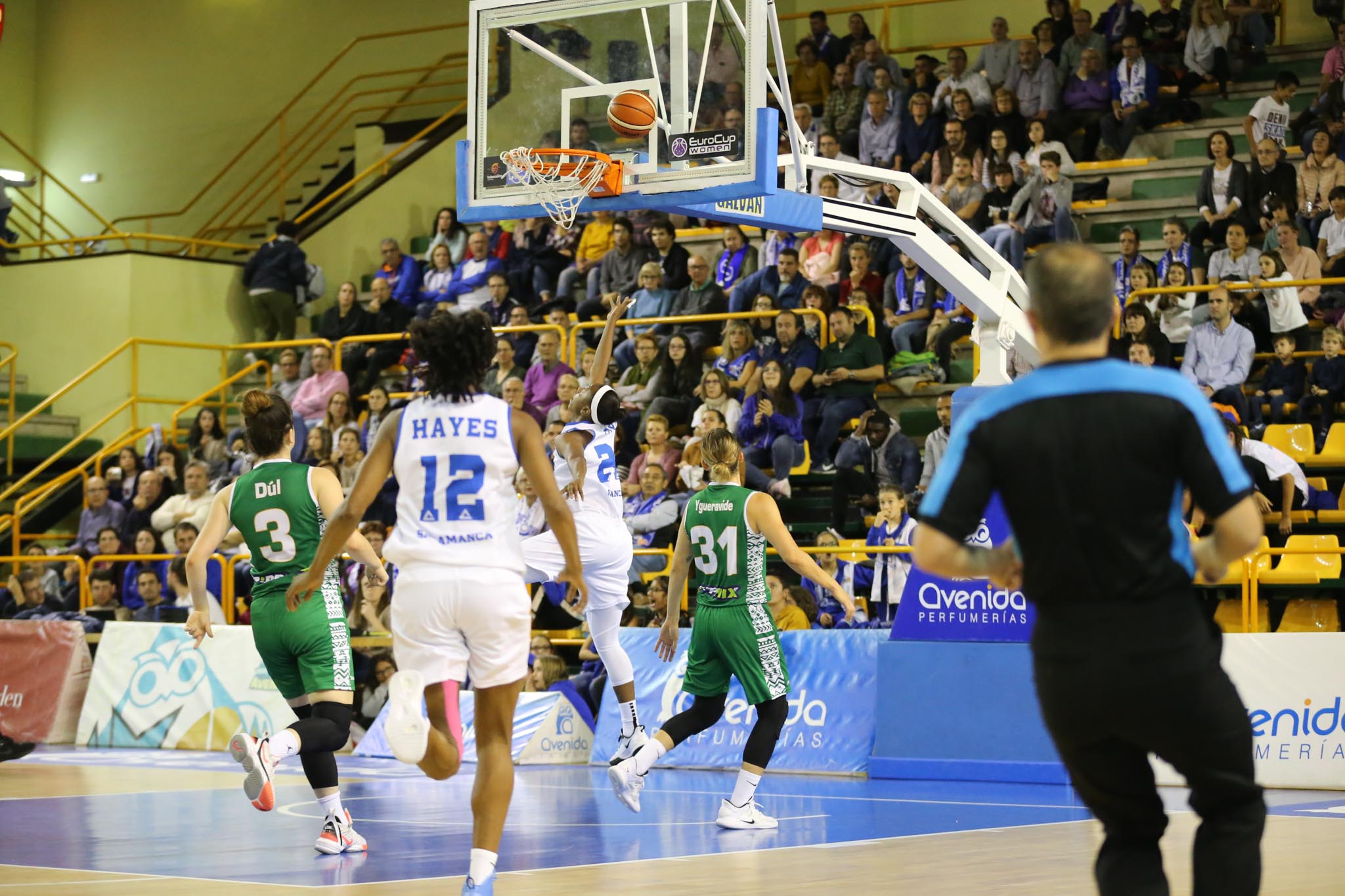Fotos: Partido del CB Avenida ante el Uni Gyor Mely-Ut húngaro
