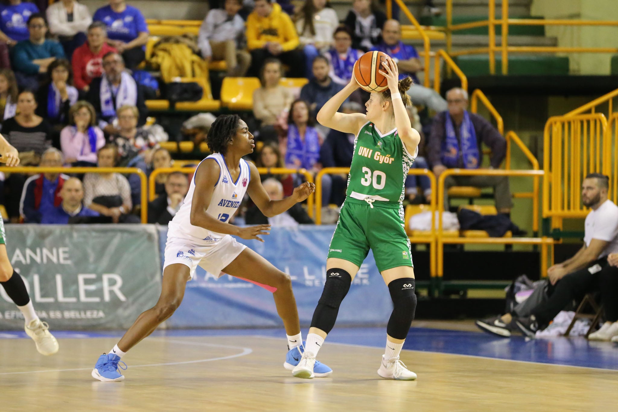 Fotos: Partido del CB Avenida ante el Uni Gyor Mely-Ut húngaro