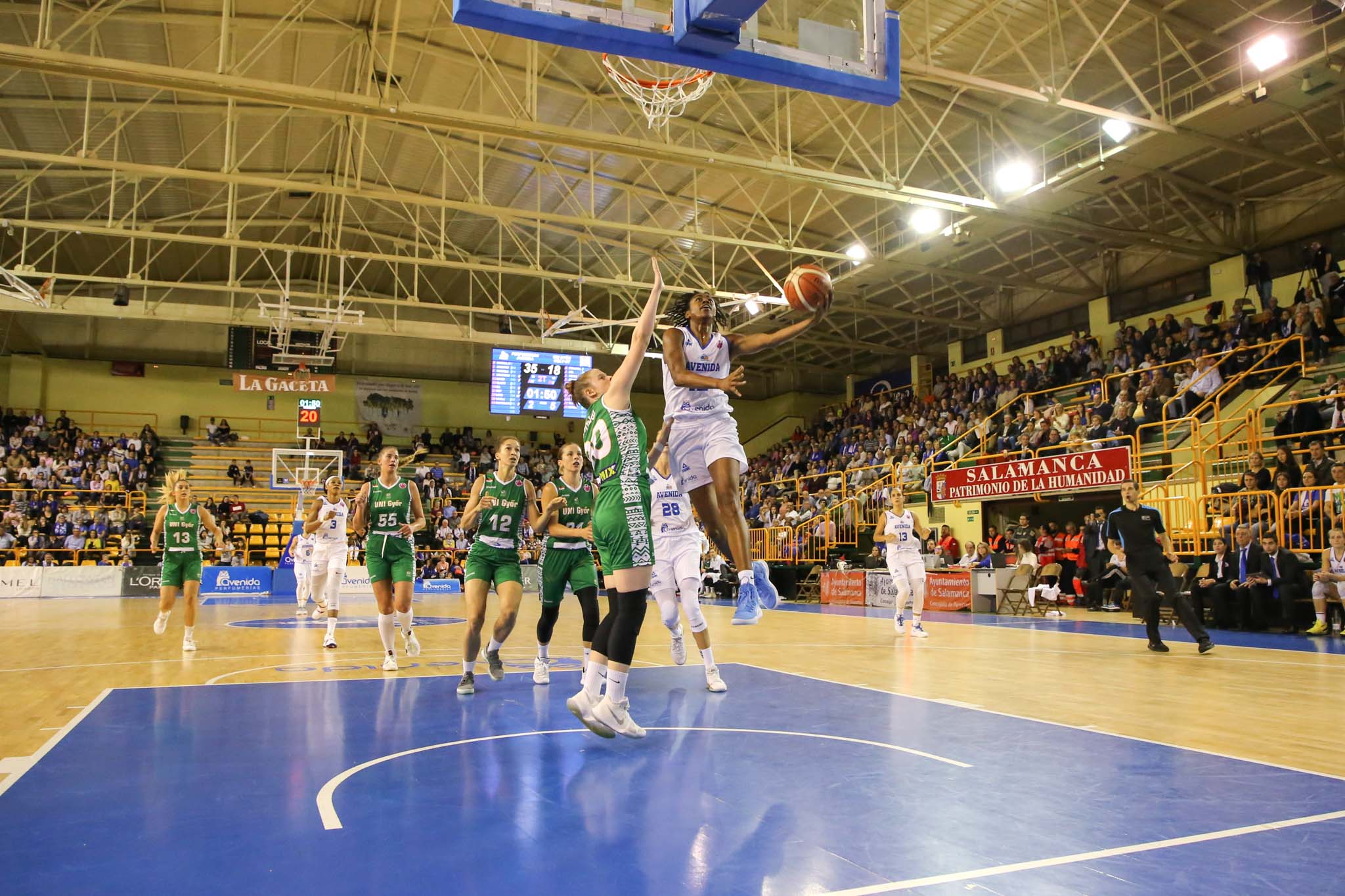 Fotos: Partido del CB Avenida ante el Uni Gyor Mely-Ut húngaro