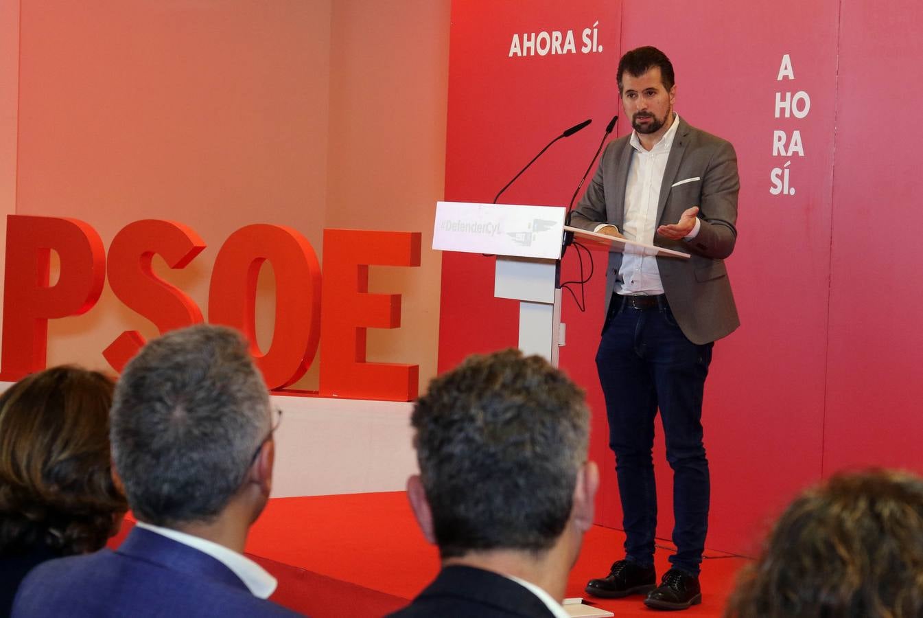 Ha estado acompañada por el secretario general del PSOE de Castilla y León, Luis Tudanca; el cabeza de lista al Congreso, Javier Izquierdo; el cabeza de lista al Senado, Manuel Escarda; y el alcalde de Valladolid, Óscar Puente