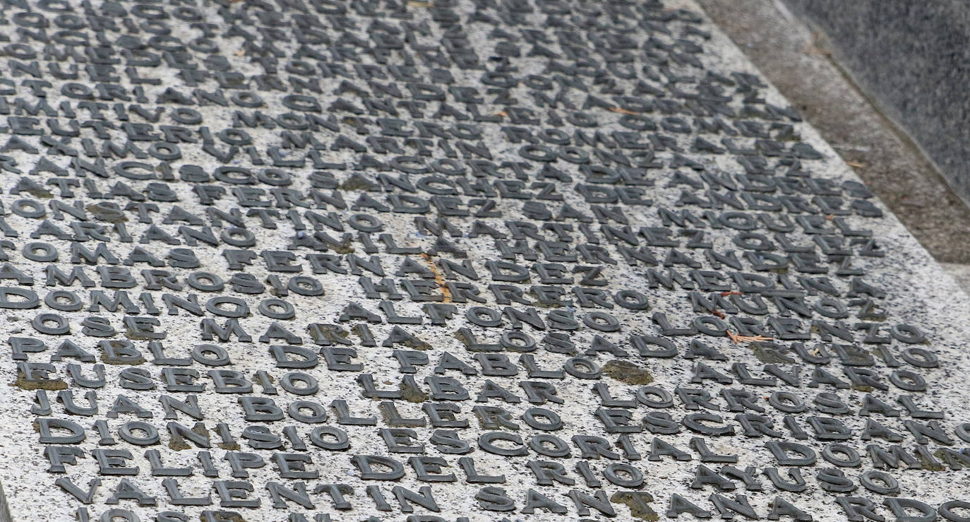 Nombres de los nacionales enterrados en el cementerio de Segovia.