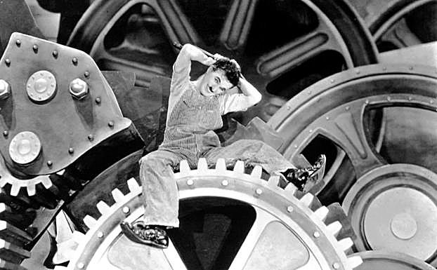 Chaplin, en una escena de 'Tiempos modernos'.