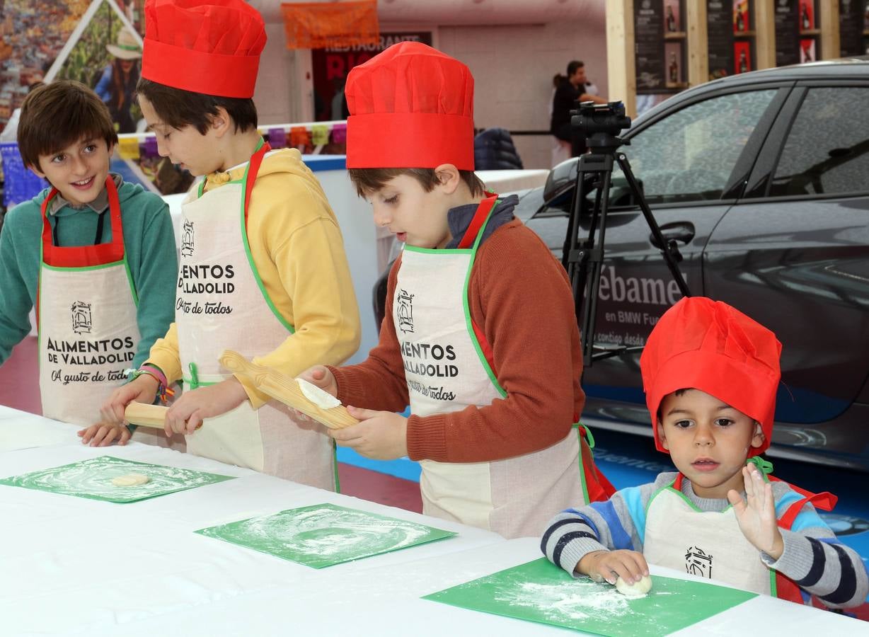 Los niños han podido disfrutar de talleres de cocina dentro de las actividades lúdicas previas del XV Concurso Nacional de Pinchos y Tapas que tendrá lugar en Valladolid desde el próximo lunes día 4 hasta el jueves 6