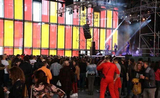 Celebración de la primera edición del festival de pop-rock Hallowindie.