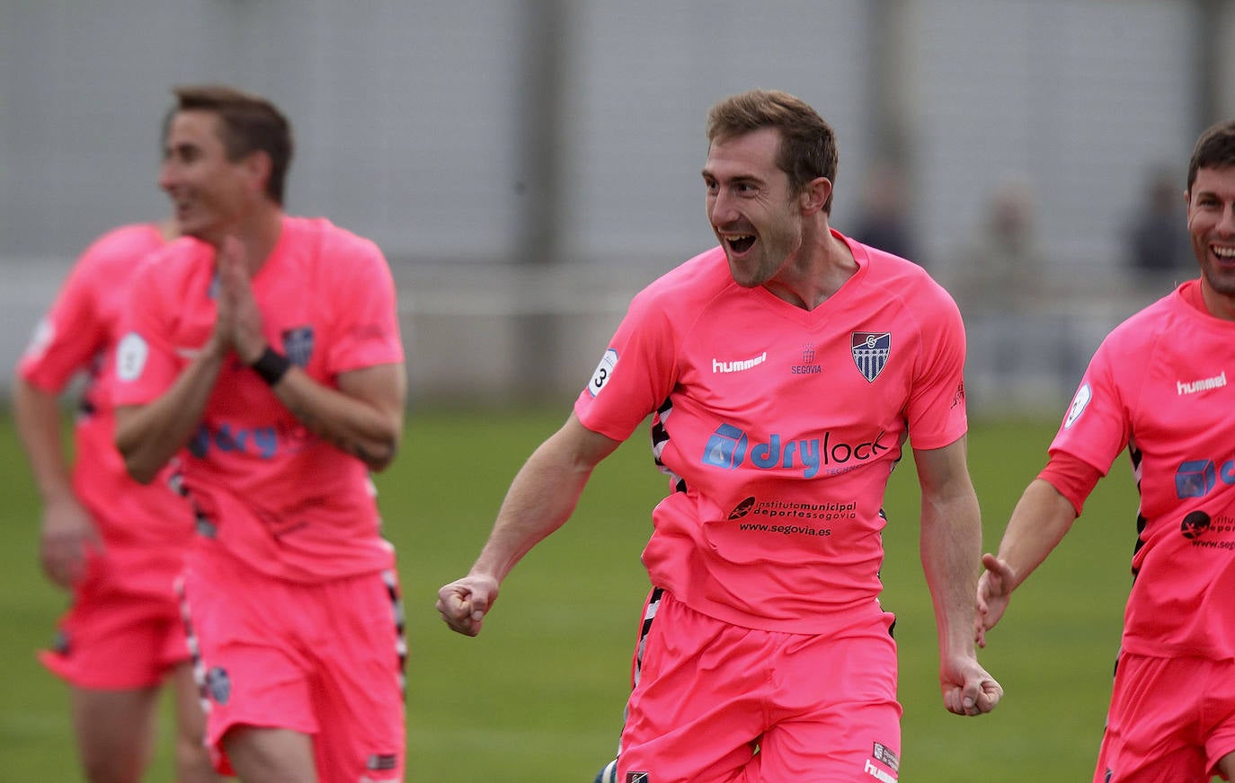 Fotos: Victoria de la Gimnástica Segoviana en Almazán (0-2)