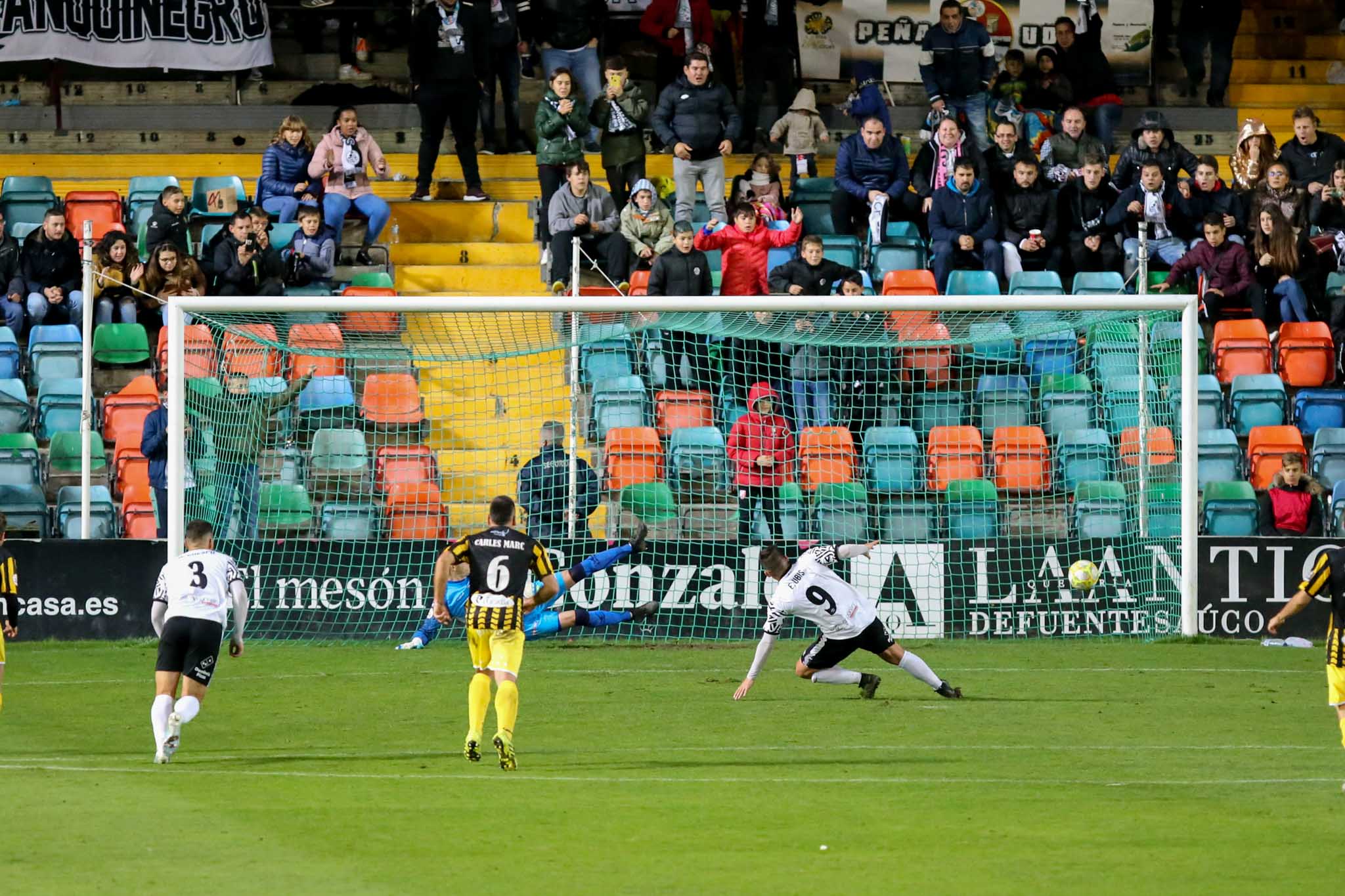 El Salamanca CF UDS contra el Barakaldo CF.