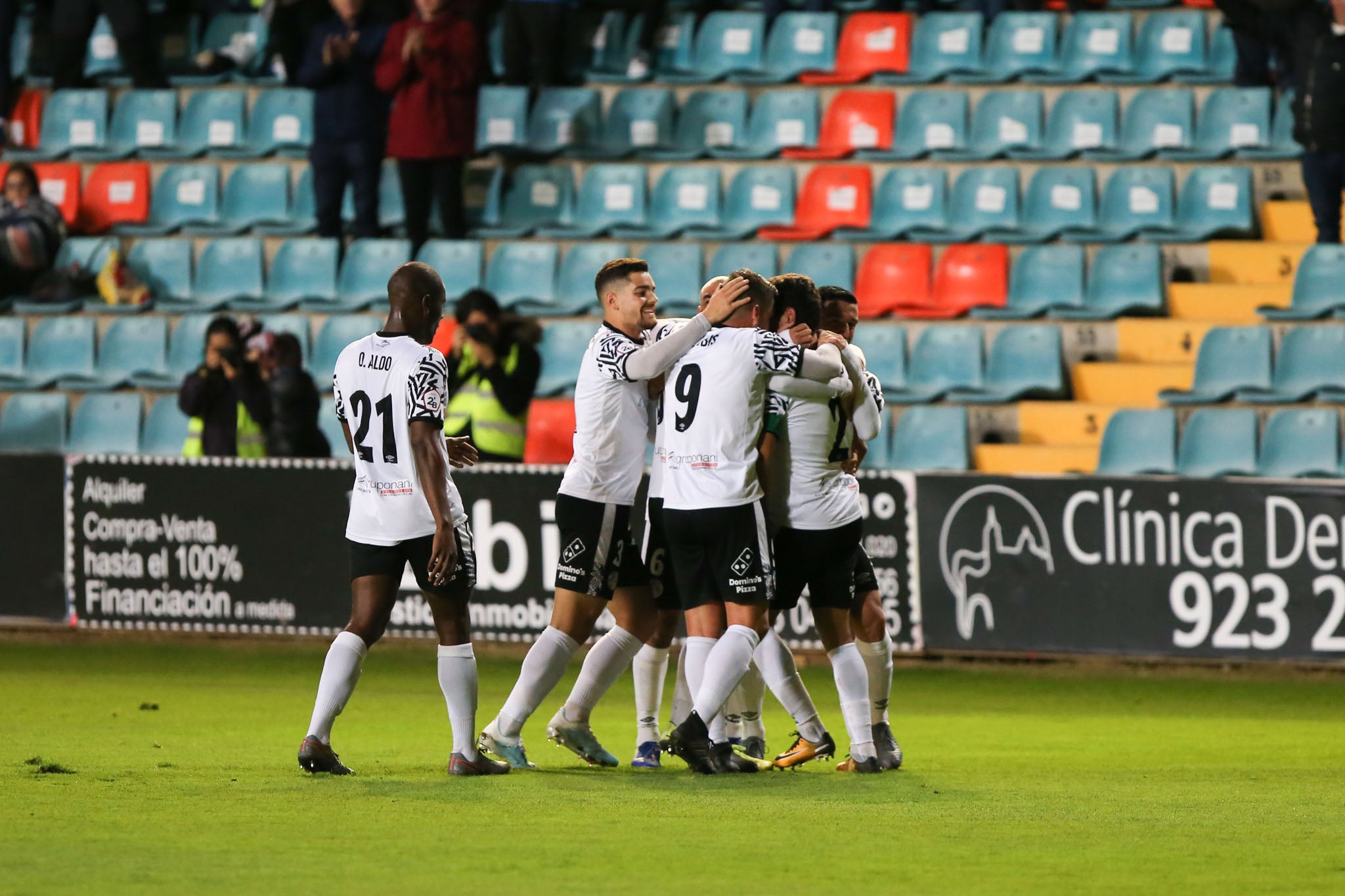 El Salamanca CF UDS contra el Barakaldo CF.