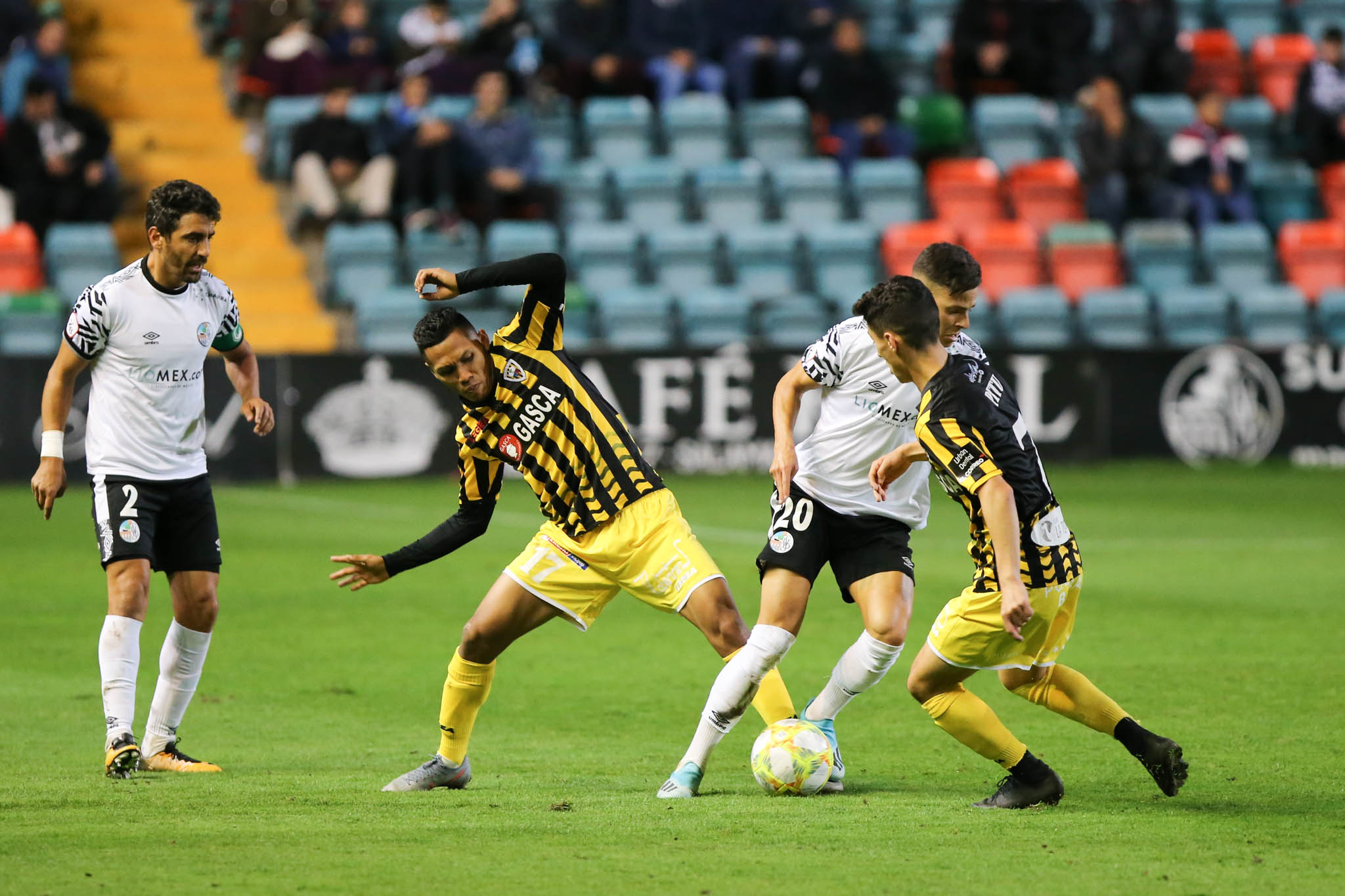 El Salamanca CF UDS contra el Barakaldo CF.