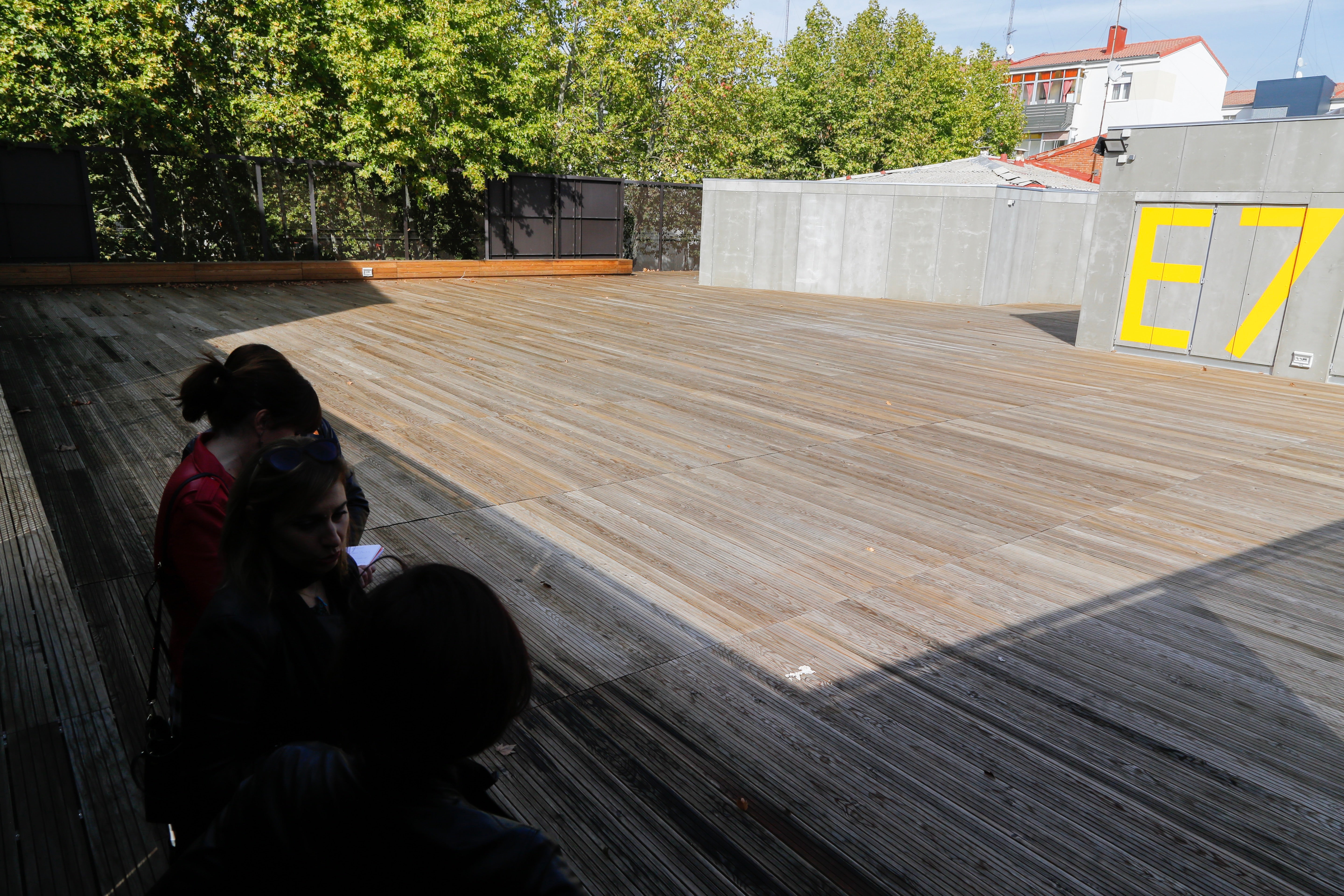 El nuevo Espacio Joven Zona Norte, en la calle Olmo, aprovecha la estructura de las antiguas dependencias de la Escuela de Relaciones Laborales.