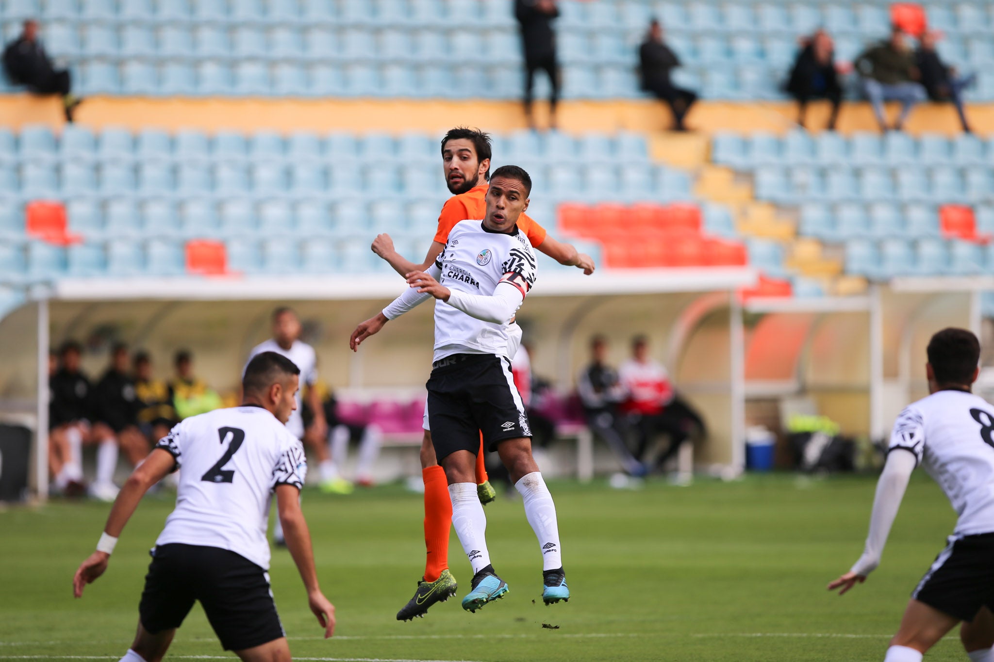 Los de Jorge García del Río, que terminaron con dos jugadores lesionados, no pasan del 0-0 en casa ante el segundo clasificado y siguen fuera del play-off de ascenso