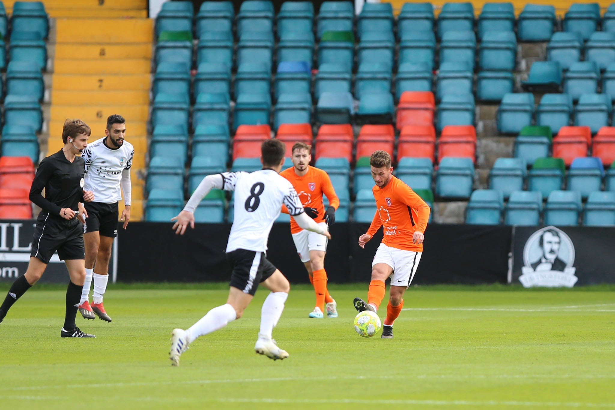 Los de Jorge García del Río, que terminaron con dos jugadores lesionados, no pasan del 0-0 en casa ante el segundo clasificado y siguen fuera del play-off de ascenso