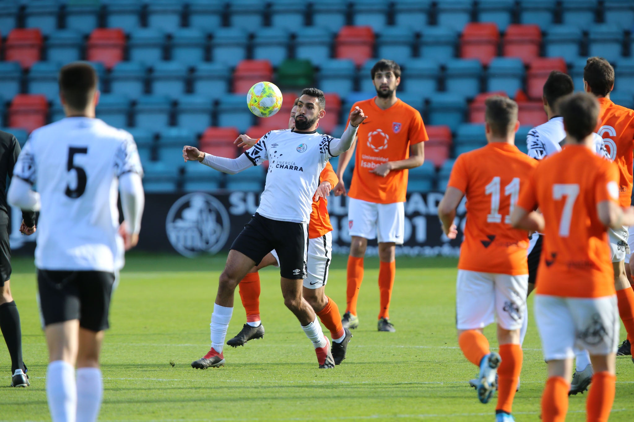 Los de Jorge García del Río, que terminaron con dos jugadores lesionados, no pasan del 0-0 en casa ante el segundo clasificado y siguen fuera del play-off de ascenso