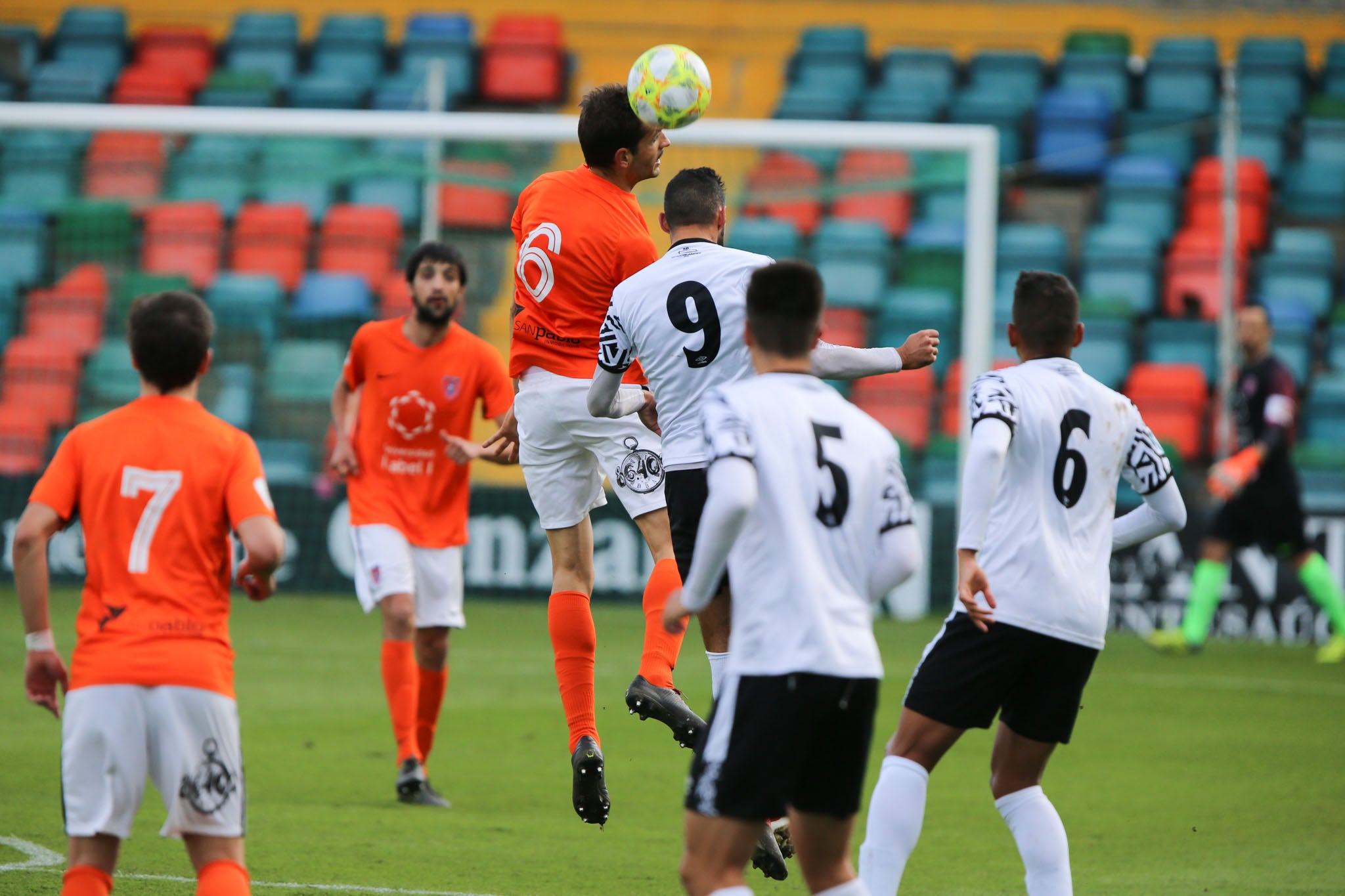 Los de Jorge García del Río, que terminaron con dos jugadores lesionados, no pasan del 0-0 en casa ante el segundo clasificado y siguen fuera del play-off de ascenso
