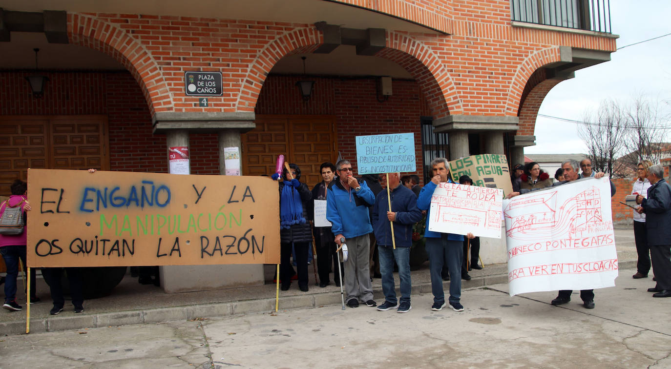 Concentración de los vecinos de Gomezserracín MÓNICA RICO