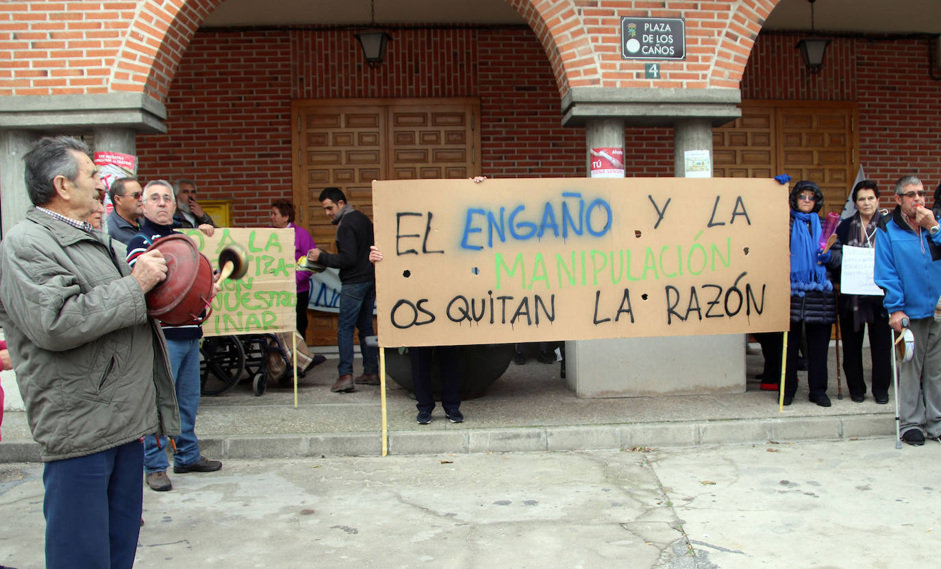 Concentración de los vecinos de Gomezserracín MÓNICA RICO
