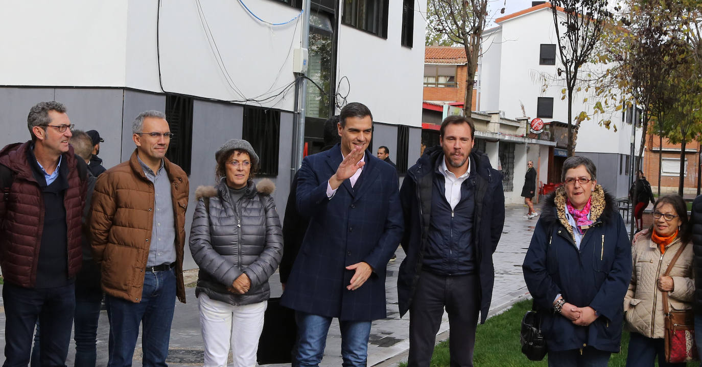 Pedro Sánchez ha visitado esta mañana el barrio de Pajarillos de Valladolid. 