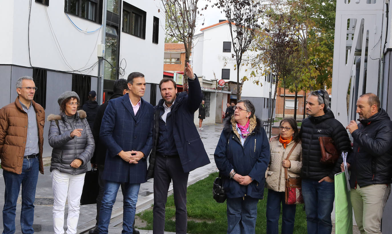 Pedro Sánchez ha visitado esta mañana el barrio de Pajarillos de Valladolid. 