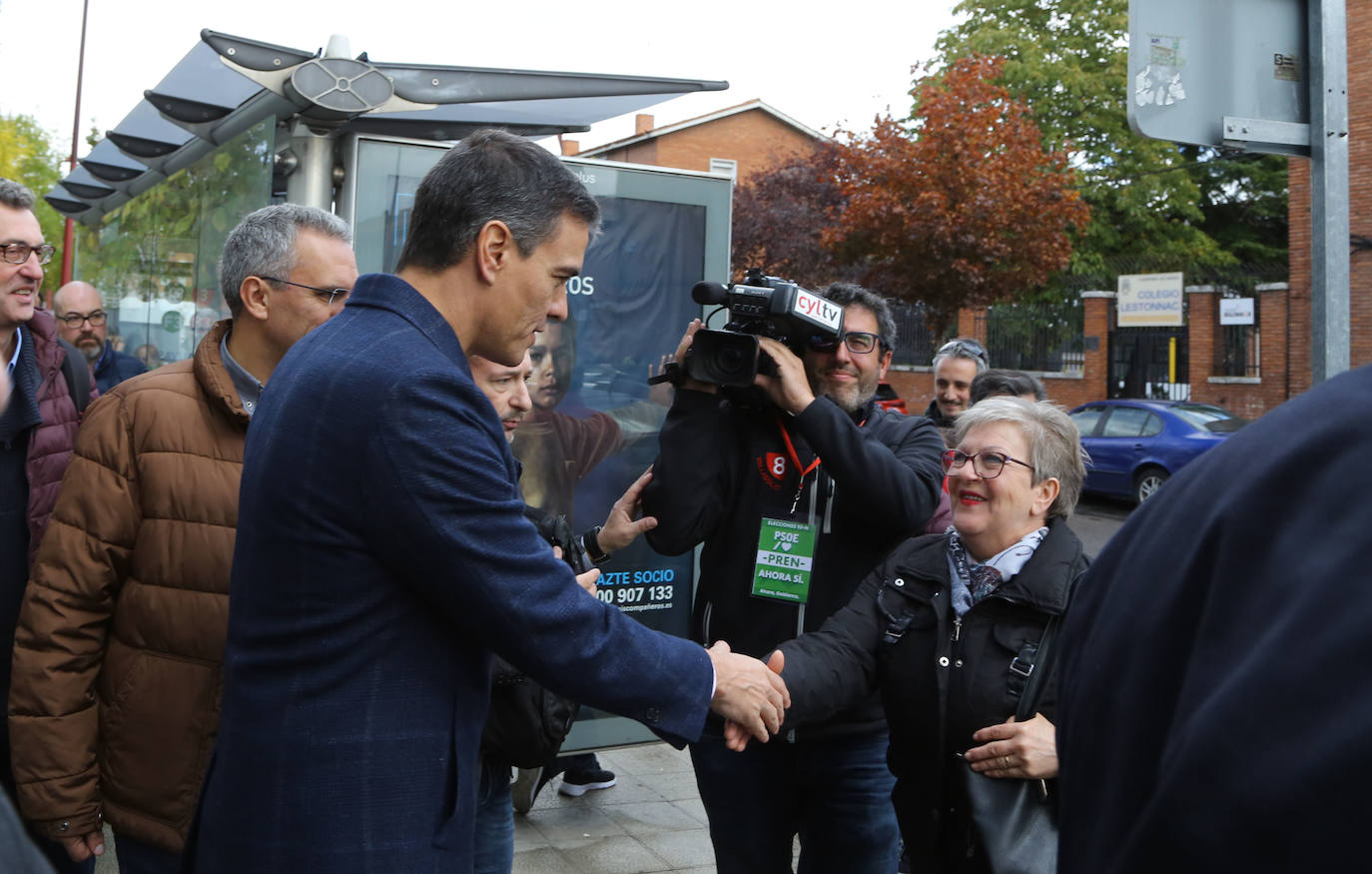 Pedro Sánchez ha visitado esta mañana el barrio de Pajarillos de Valladolid. 