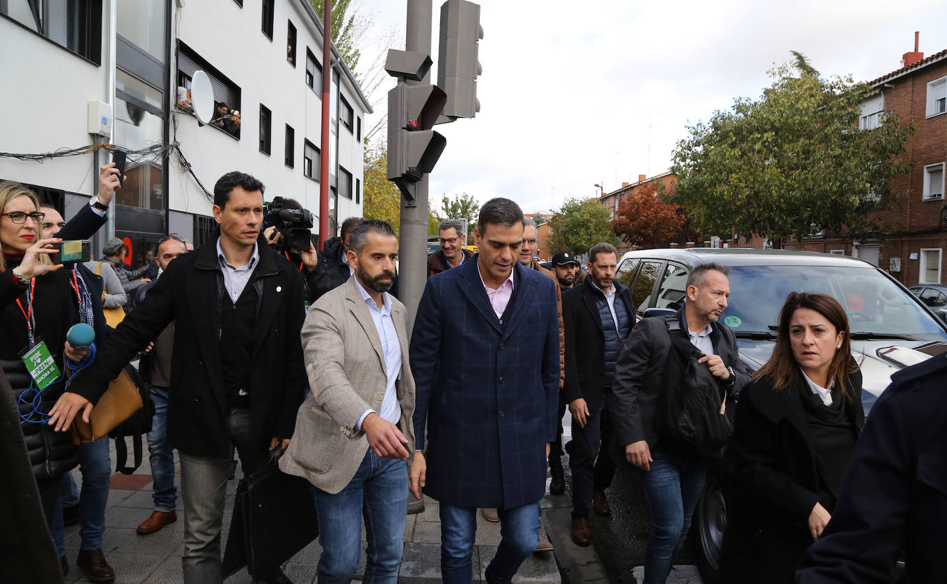 Pedro Sánchez ha visitado esta mañana el barrio de Pajarillos de Valladolid. 