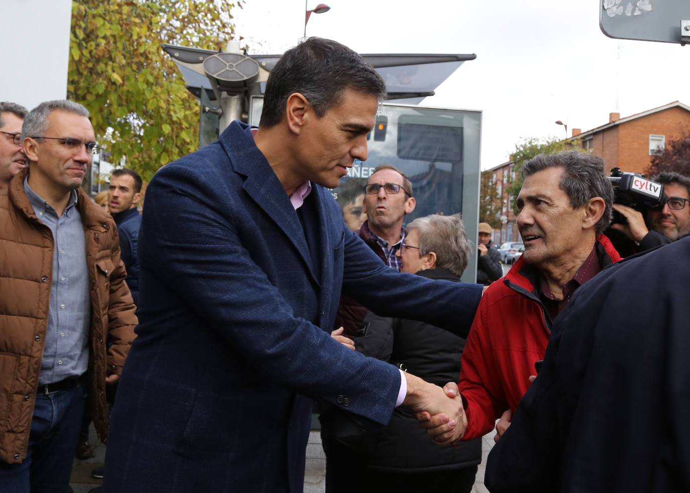 Pedro Sánchez ha visitado esta mañana el barrio de Pajarillos de Valladolid. 