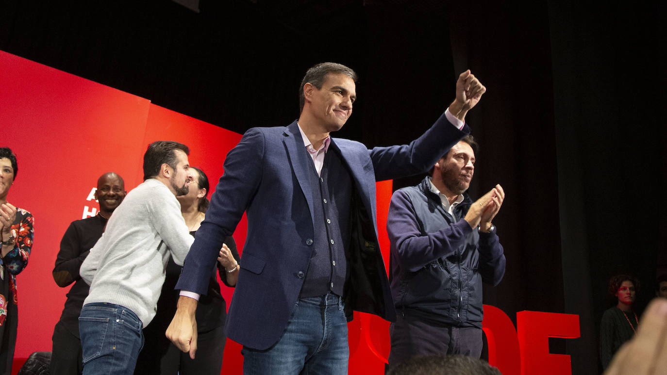 Pedro Sánchez ha visitado esta mañana el barrio de Pajarillos de Valladolid. 