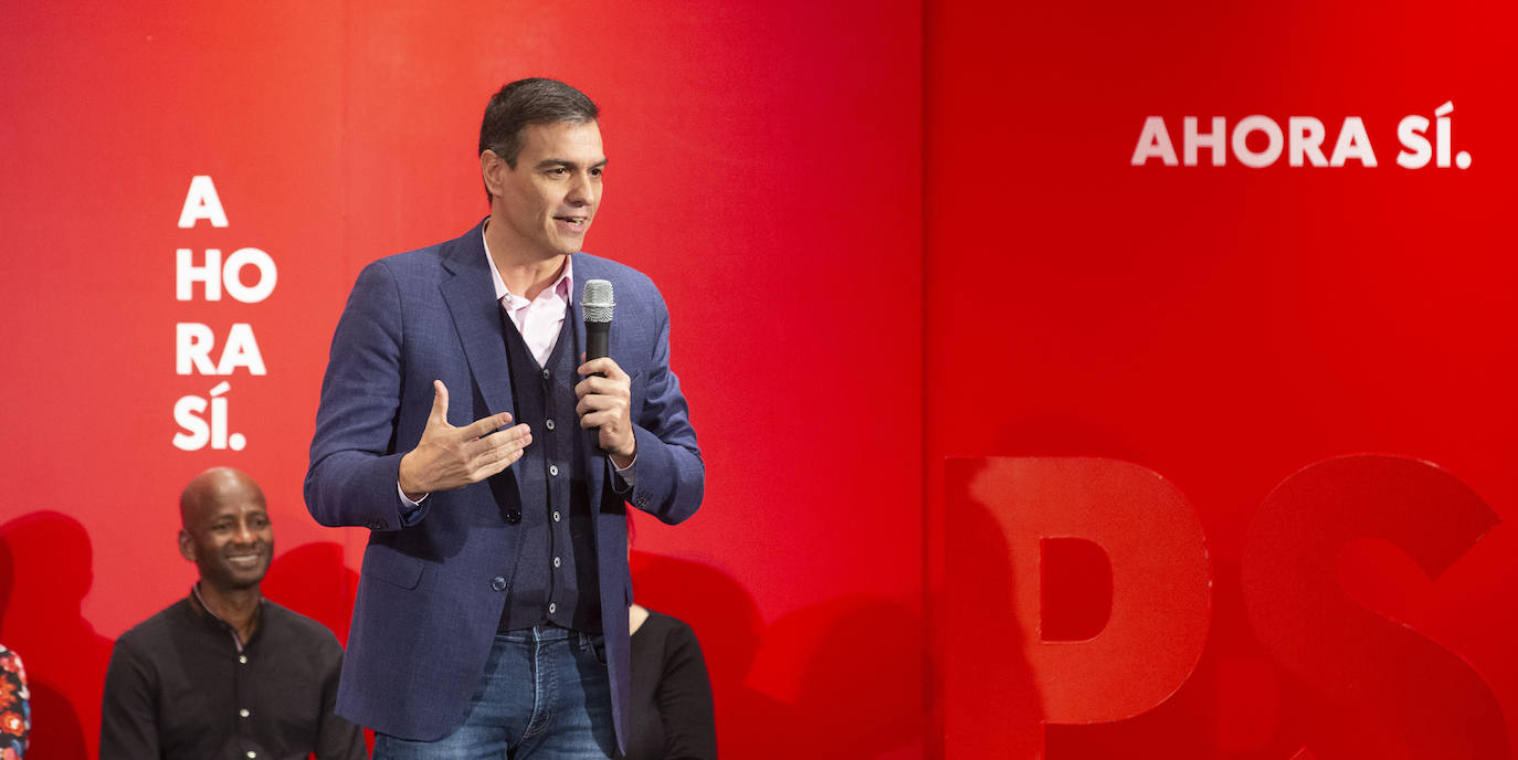 Pedro Sánchez ha visitado esta mañana el barrio de Pajarillos de Valladolid. 