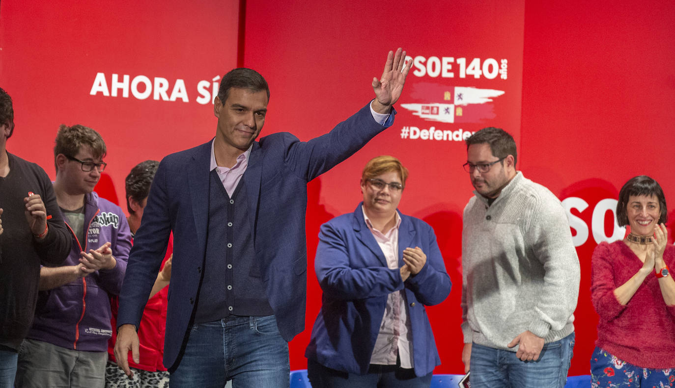 Pedro Sánchez ha visitado esta mañana el barrio de Pajarillos de Valladolid. 