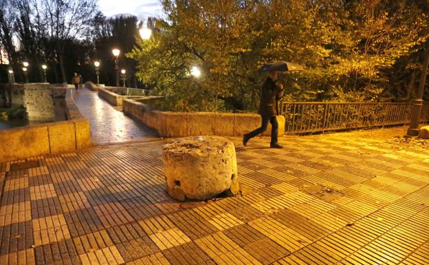 Acceso a Puentecillas, en el que se va a actuar.