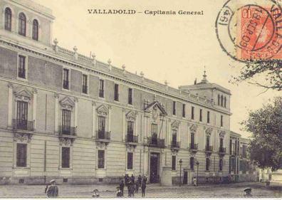 Imagen secundaria 1 - Patio palaciego proyectado por Luis de Vega, postal del edificiio con matasellos de 1909 y rueda de prensa en el Palacio Real para presentar la contribución del Ejército a la promoción turística.