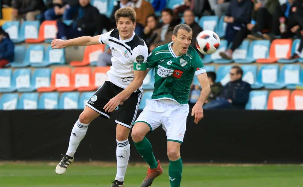 Amaro en el partido de la temporada pasada ante el Coruxo en el Helmántico.