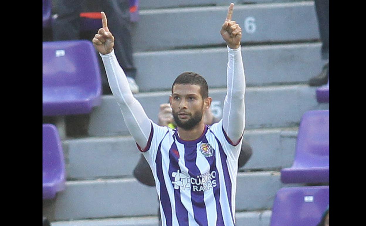 Joaquín dedica el gol a la grada en el último partido ante el Mallorca. 