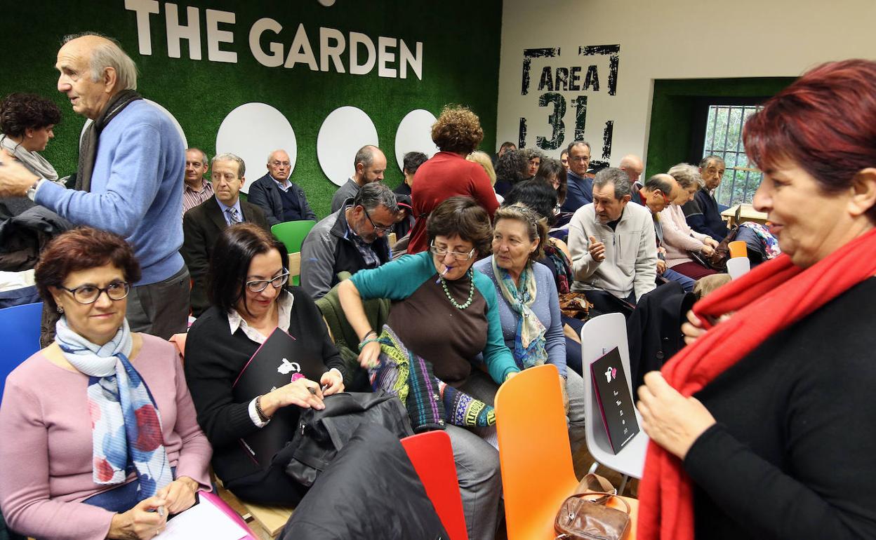 La alcaldesa, Clara Luquero, saluda a los asistentes a las jornadas.
