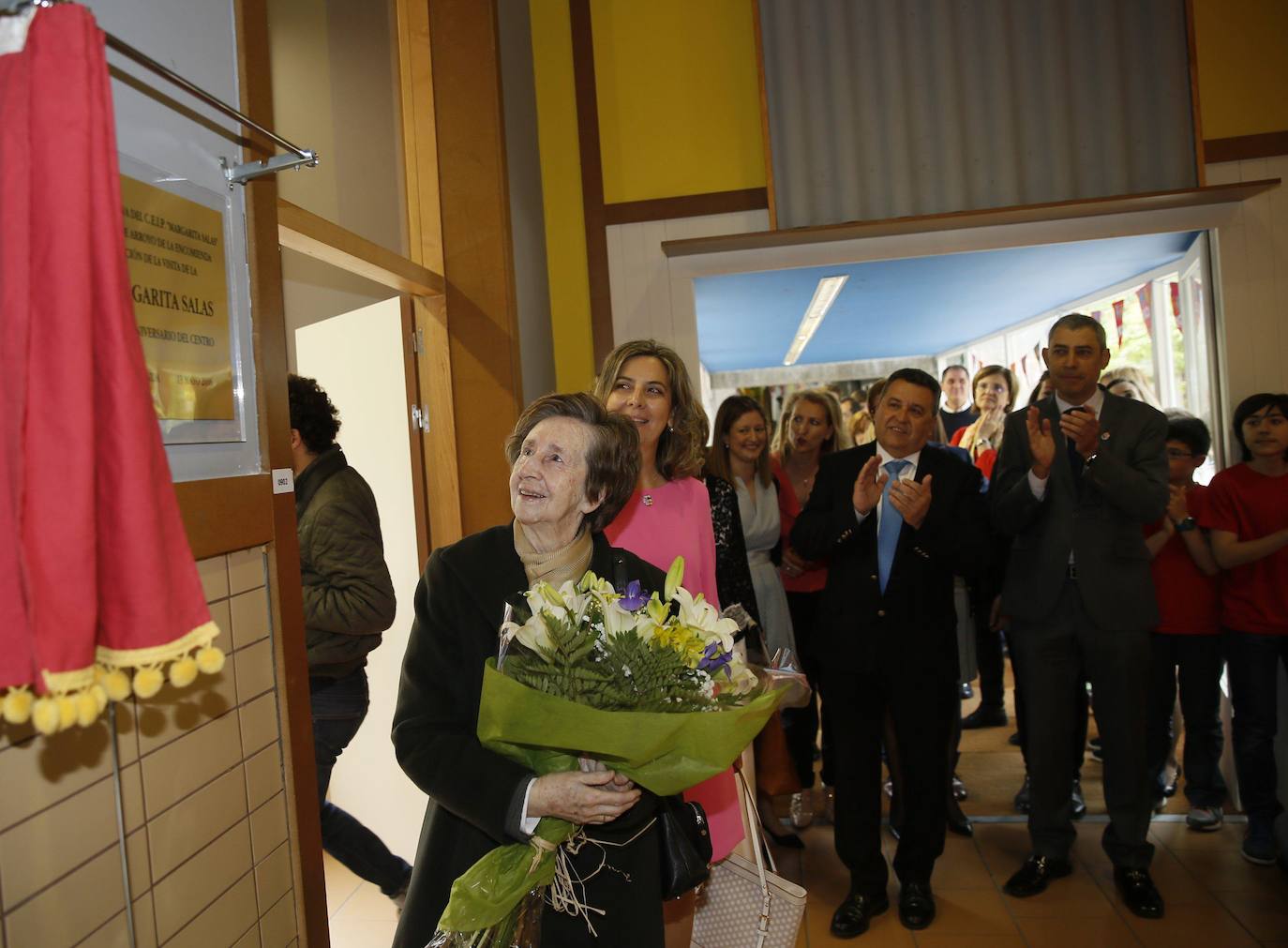 13.05.2016- Visita de Margarita salas al colegio que lleva su nombre con motivo del décimo aniversario del centro ubicado en la urbanización La Vega de Arroyo de la Encomienda, Valladolid.