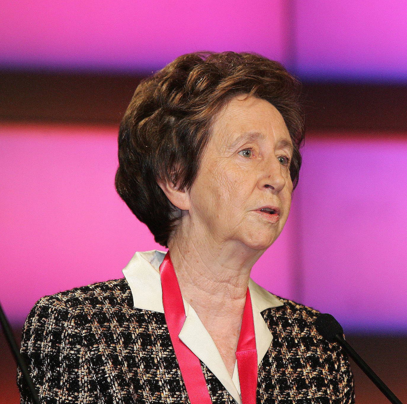 08.10.2004- Recepción en Valladolid del Premio Internacional Fundación Cristóbal Gabarrón 2004 de Ciencia e Investigación. Acto celebrado en el Teatro Calderón.